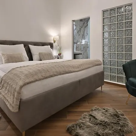 アパート Kaiserstein Palace *