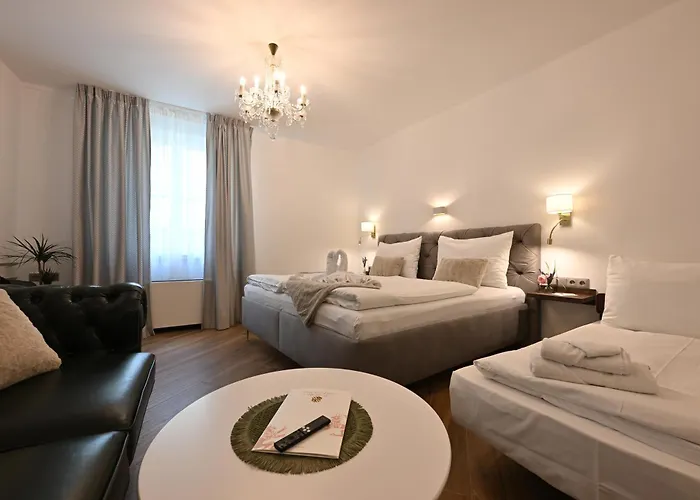 Kaiserstein Palace Apartment *