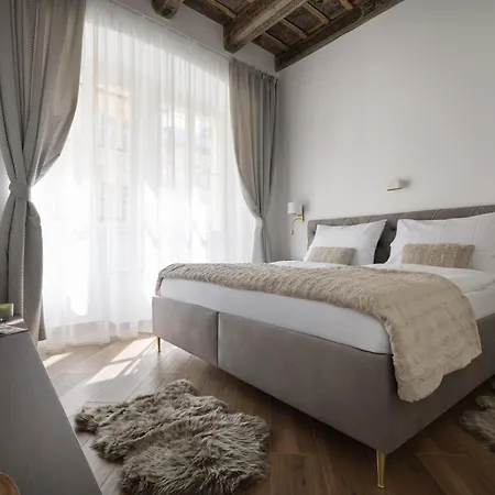 Kaiserstein Palace Prague