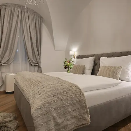 Kaiserstein Palace Apartment *