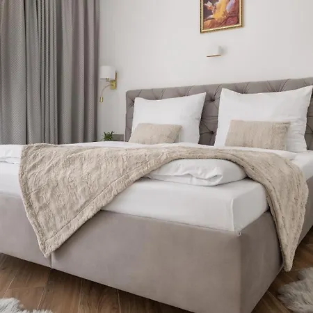 Kaiserstein Palace Apartment