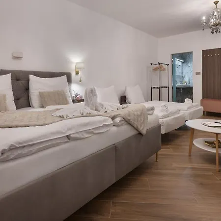 Kaiserstein Palace Apartment